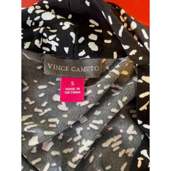 Vince Camuto Size Small Sleeveless Blouse Rouched‎ Sides Black w/ White - Picture 4 of 5